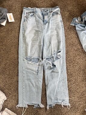 American Eagle Outfitters Light Blue Distressed Boyfriend Jeans